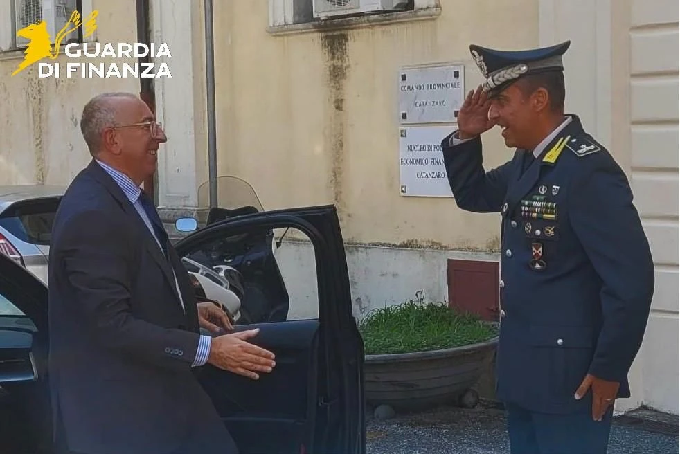 Prima visita istituzionale del prefetto Di Nuzzo alla Guardia di Finanza di Catanzaro