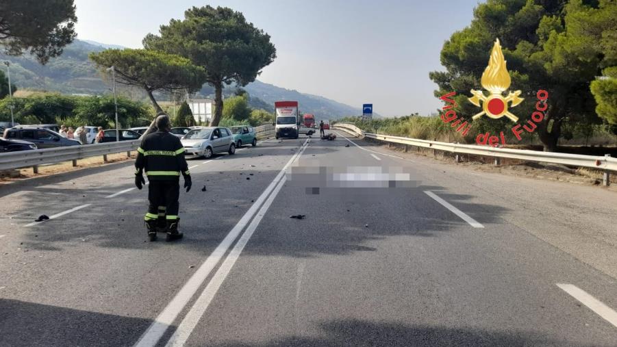 Scontro auto-moto sulla Tirrenica Inferiore a Fiumefreddo Bruzio: morto un 25enne images Scontro auto-moto sulla Tirrenica Inferiore a Fiumefreddo Bruzio: morto un 25enne