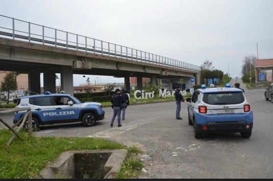 Crotone, la Polizia di Stato effettua controlli a Cirò Marina e nel Capoluogo