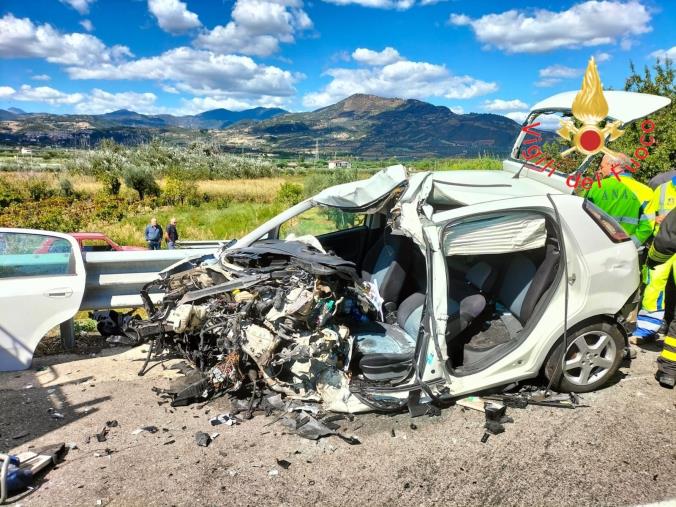 Scia di sangue sulla Statale 106: un morto e un ferito nel cosentino images Scia di sangue sulla Statale 106: un morto e un ferito nel cosentino
