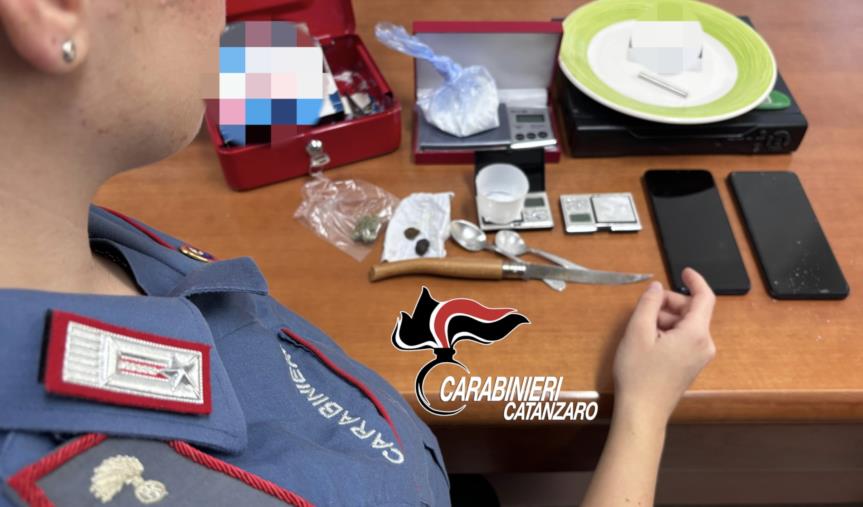 images A casa con droga e bilancino, un arresto a Lamezia 