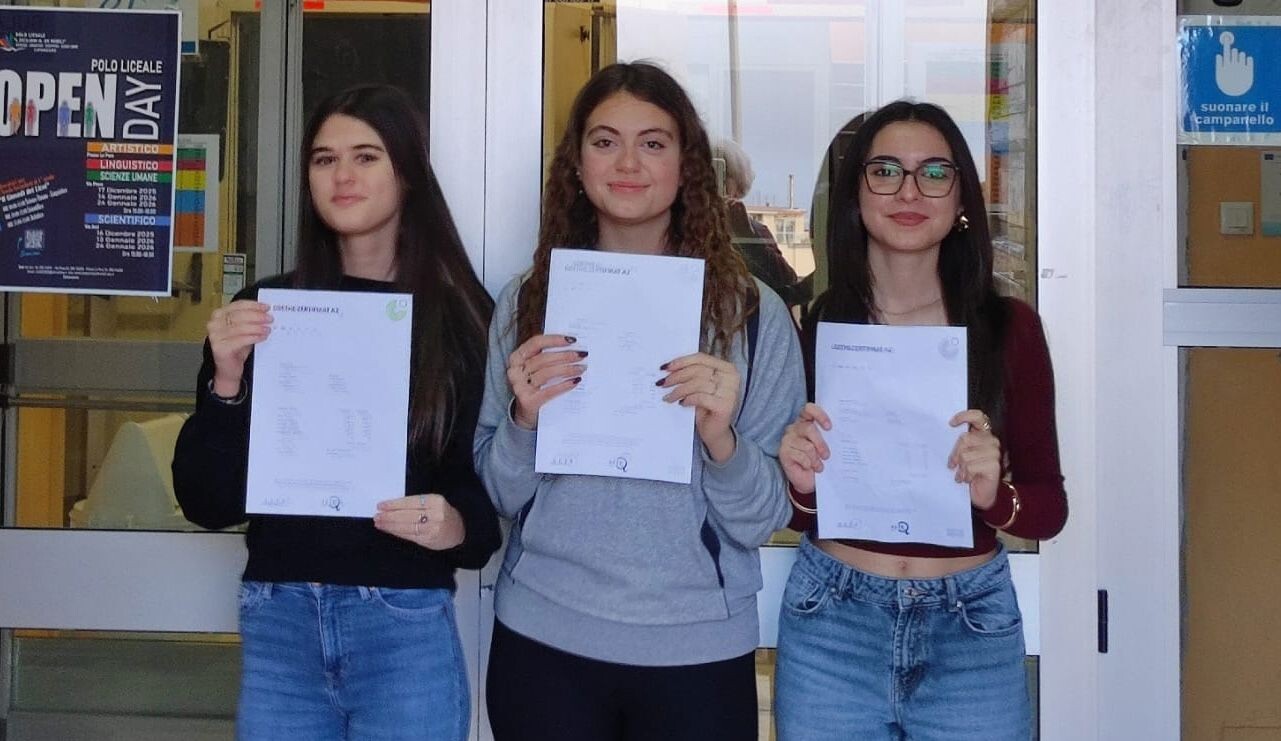 images Catanzaro, orgoglio al "Siciliani-De Nobili": Giorgia, Gaia e Rebecca tra le eccellenze nazionali di tedesco