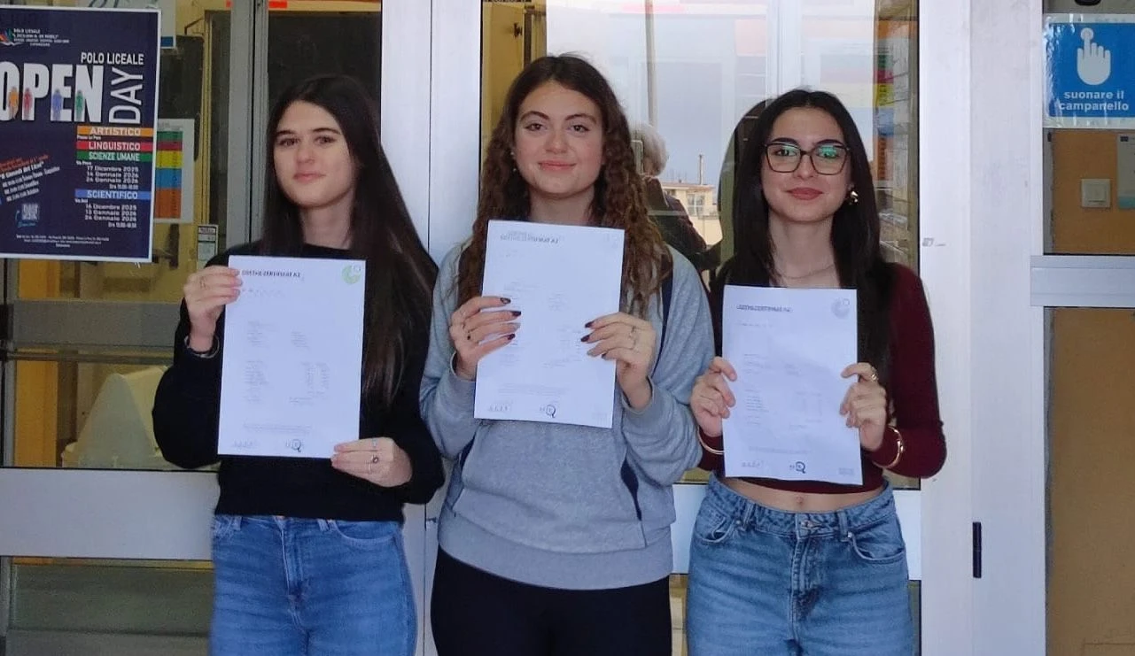 Catanzaro, orgoglio al "Siciliani-De Nobili": Giorgia, Gaia e Rebecca tra le eccellenze nazionali di tedesco