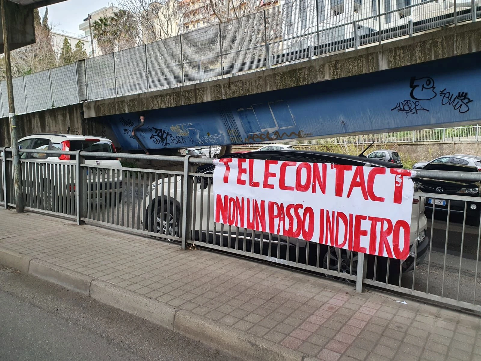 Diritti e salario sotto attacco: prosegue a Catanzaro la mobilitazione dei dipendenti Telecontact contro Tim