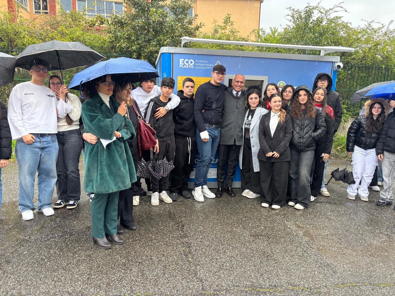 images Cosenza, “mangia plastica” nelle scuole: un nuovo tassello del percorso già avviato sulla sostenibilità