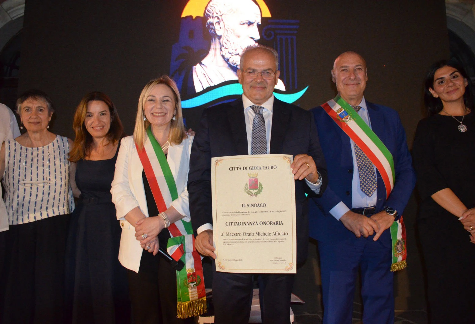 Gioia Tauro conferisce la Cittadinanza Onoraria al Maestro orafo Michele Affidato