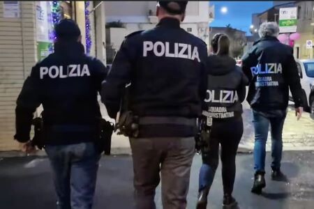 “Malamovida” a Catanzaro, sanzionati 2 bar di Lido: avevano somministrato alcol a 12 minorenni images “Malamovida” a Catanzaro, sanzionati 2 bar di Lido: avevano somministrato alcol a 12 minorenni