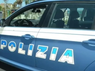 A Crotone ciclista si "lamenta" per un'auto che ostruisce il passaggio: il proprietario lo accoltella 