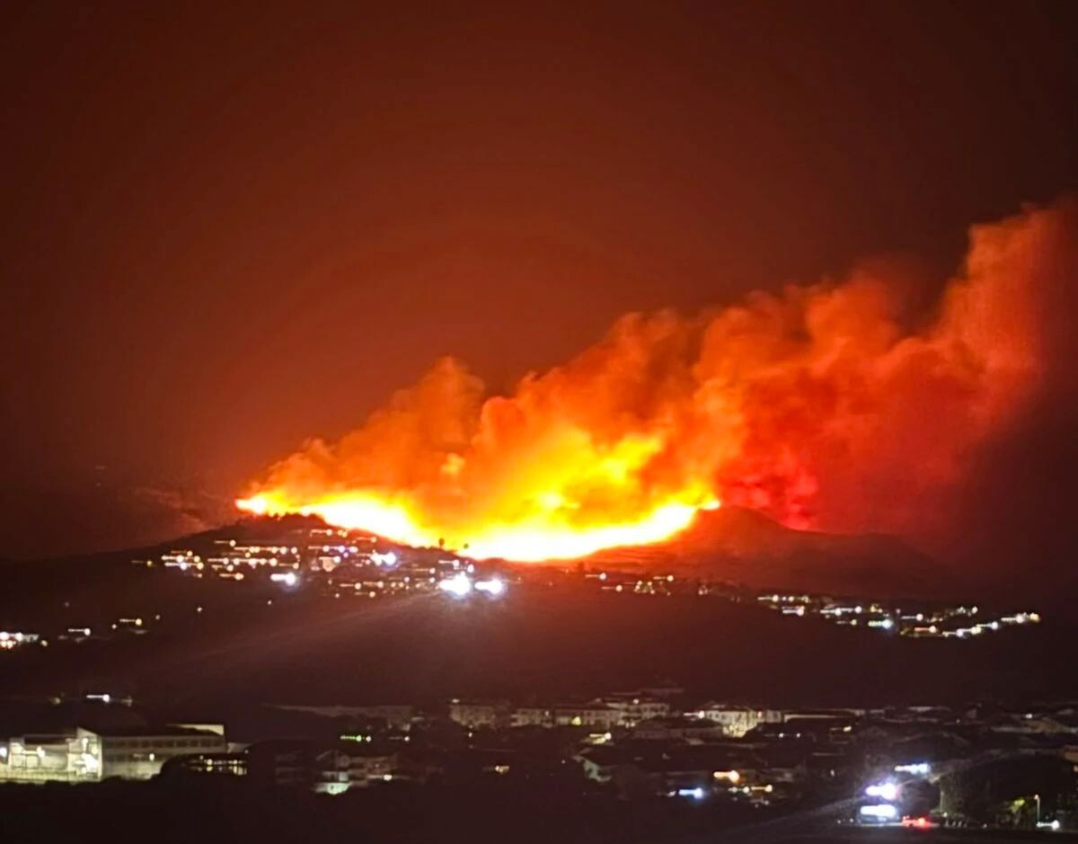 Incendio nella notte a Squillace: i Vigili del fuoco salvano abitazioni e capannoni dalle fiamme images Incendio nella notte a Squillace: i Vigili del fuoco salvano abitazioni e capannoni dalle fiamme