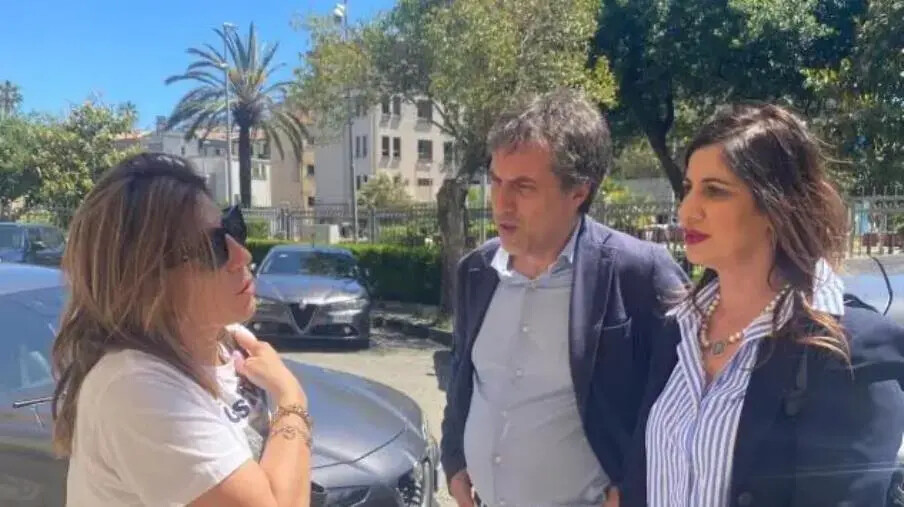 images Catanzaro, il sindaco e il suo vice incontrano la madre del ragazzo aggredito a Crotone 