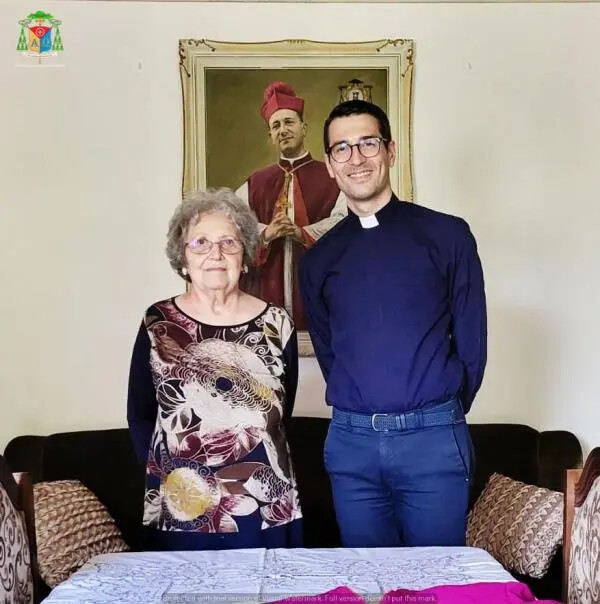 Lamezia, consegnate le vesti di mons. Moietta images Lamezia, consegnate le vesti di mons. Moietta