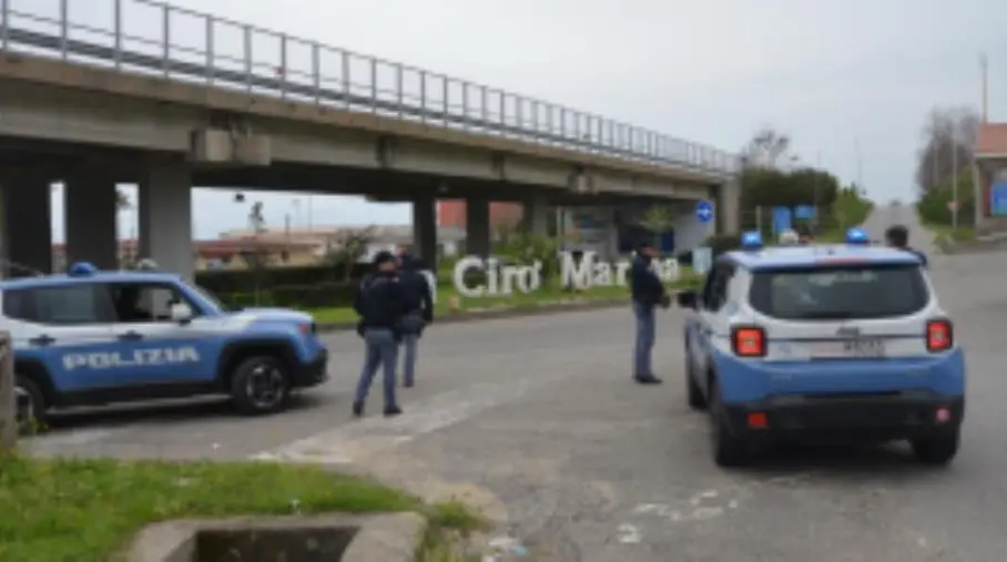 Posti di blocco e servizi straordinari nel Crotonese:  controllati 3 esercizi commerciali e 310 persone   images Posti di blocco e servizi straordinari nel Crotonese:  controllati 3 esercizi commerciali e 310 persone