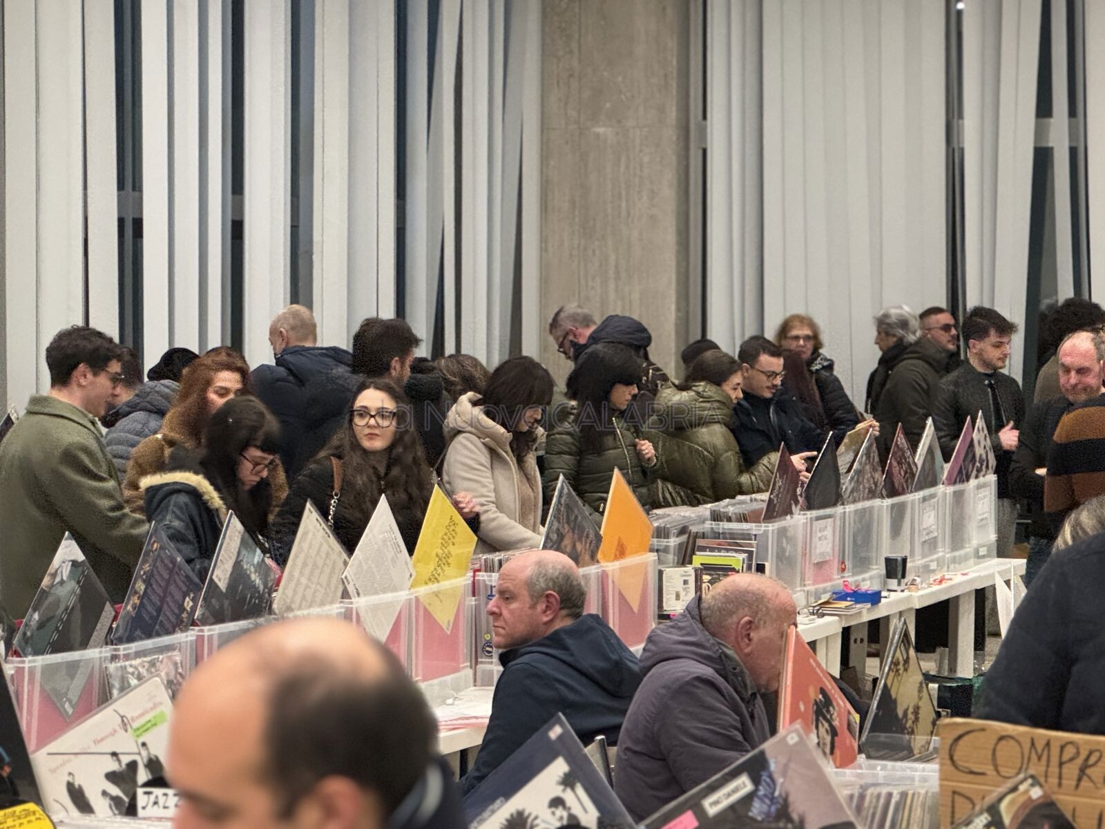 images Il fascino del microsolco conquista Catanzaro: il ritorno del Vinyl Market alla Casa delle Culture 