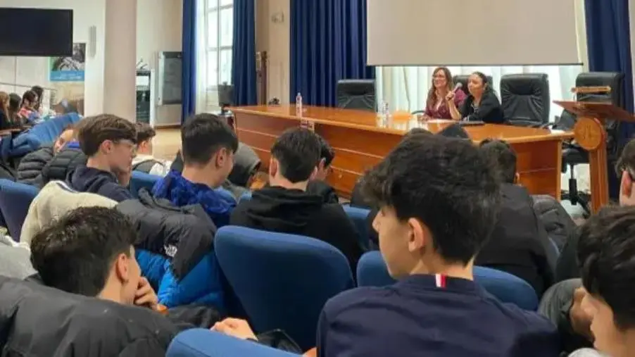 All'ITT Scalfaro di Catanzaro presentato il libro "Il Fragile Bullo"  di Rita Tulelli  images All'ITT Scalfaro di Catanzaro presentato il libro "Il Fragile Bullo"  di Rita Tulelli