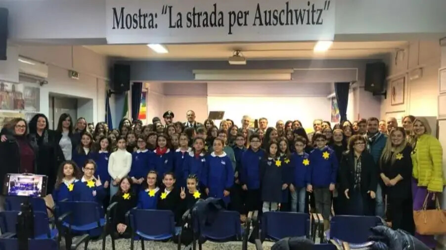 images Giornata della memoria a Catanzaro, al Comprensivo 'Casalinuovo' 60 pannelli per ricostruire la storia dell’odio