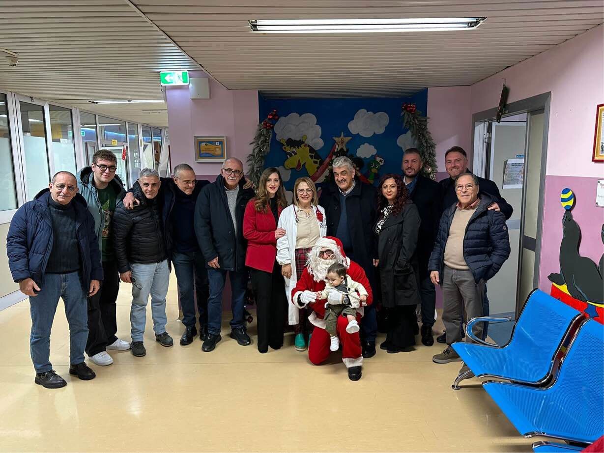 images Lamezia, associazioni regalano sorrisi e doni ai bimbi ricoverati 