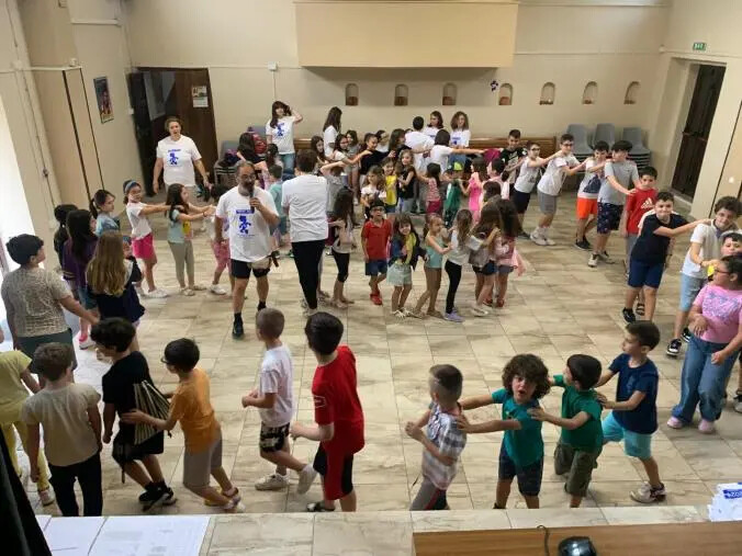 Catanzaro, giochi e laboratori al GREST della Parrocchia San Pio X: tra i ragazzi anche la polizia images Catanzaro, giochi e laboratori al GREST della Parrocchia San Pio X: tra i ragazzi anche la polizia