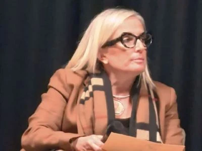 L' avv Serafina Cavaliere al Teatro Eraclea di Isola Capo Rizzuto lancia un appello contro la violenza di genere