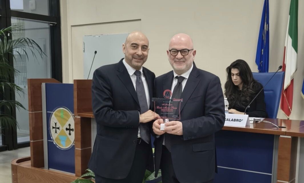 Reggio, Il Metropolitano Award a Carlo Parisi: riconoscimento al giornalismo di qualità e all’impegno per l’informazione images Reggio, Il Metropolitano Award a Carlo Parisi: riconoscimento al giornalismo di qualità e all’impegno per l’informazione