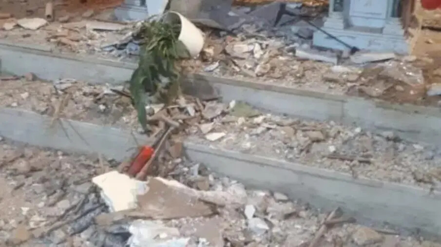 images Intonaco crolla sull'altare della Chiesa del Soccorso a Lamezia: dichiarata inagibile 