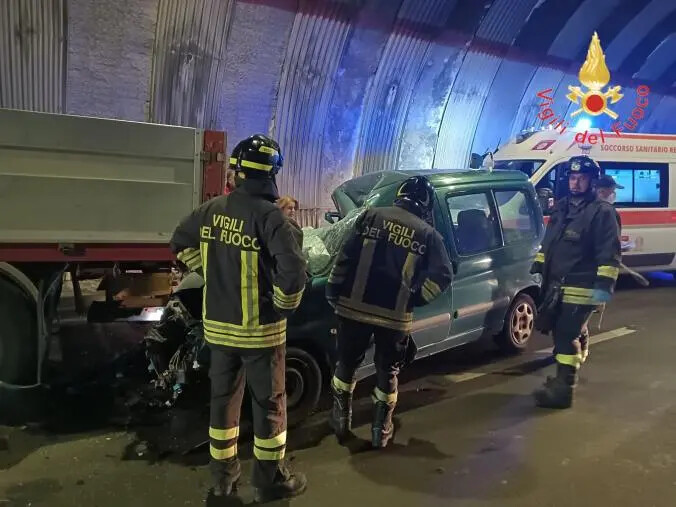 images Scontro in galleria sulla SS 280 a Marcellinara: 2 morti (NOMI)