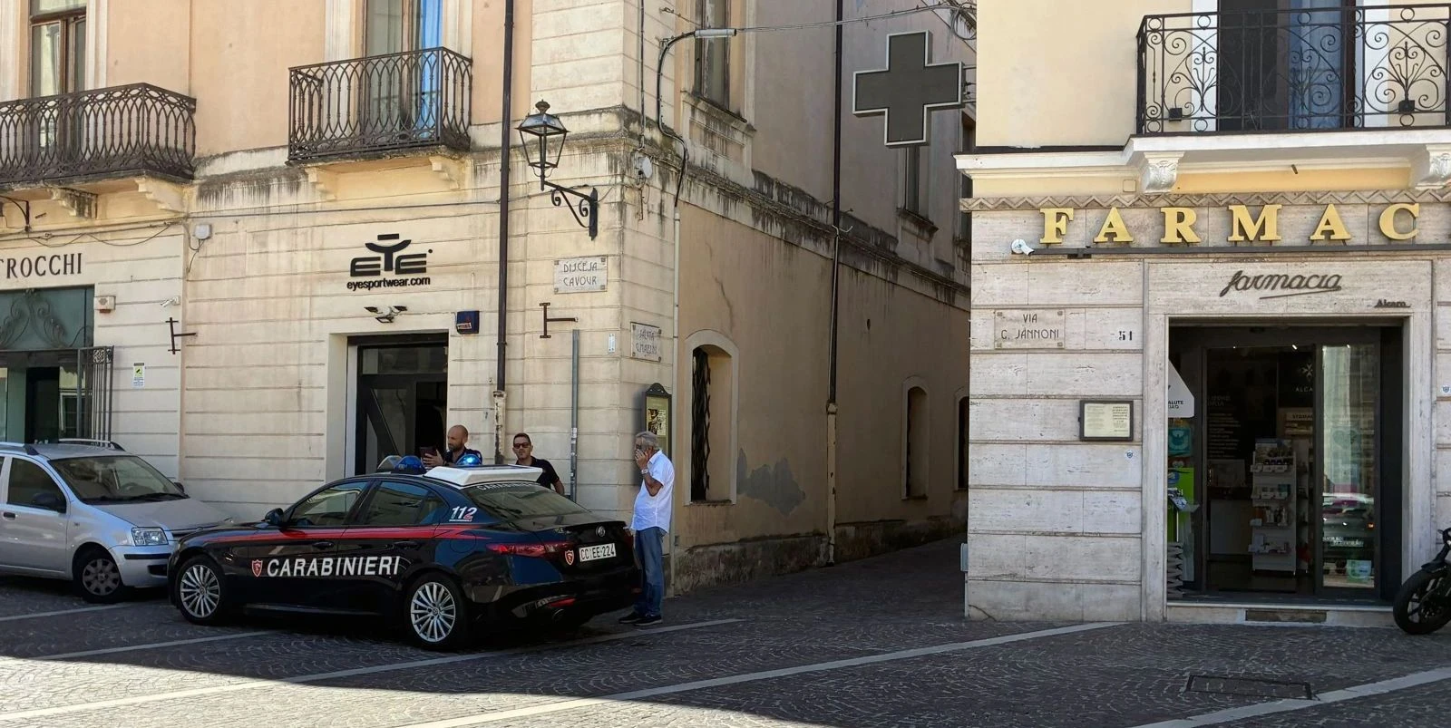 Catanzaro, scippato e ferito in centro da una coppia: indagano i carabinieri