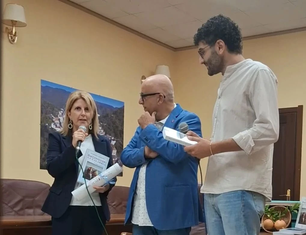 A Pazzano successo per "Raccontando la Calabria - Il viaggio continua": emozioni e radici nell'aula consiliare