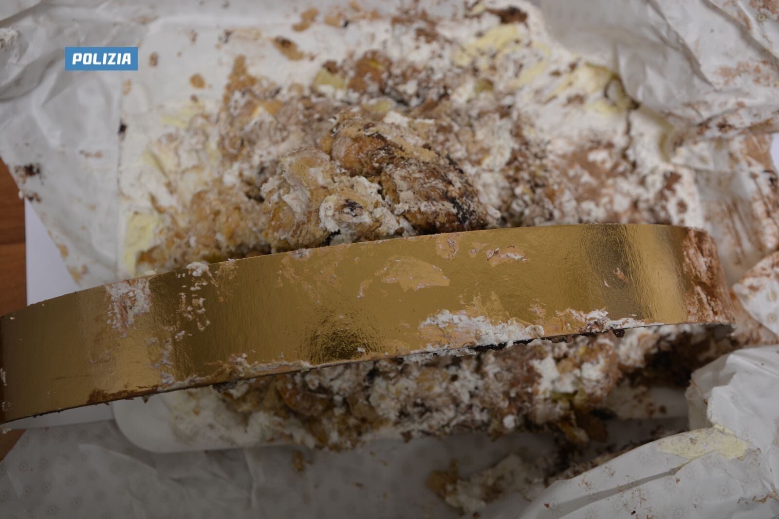 images Dolce "con sorpresa": arrestato a Pizzo un uomo che nascondeva cocaina in un profitterol