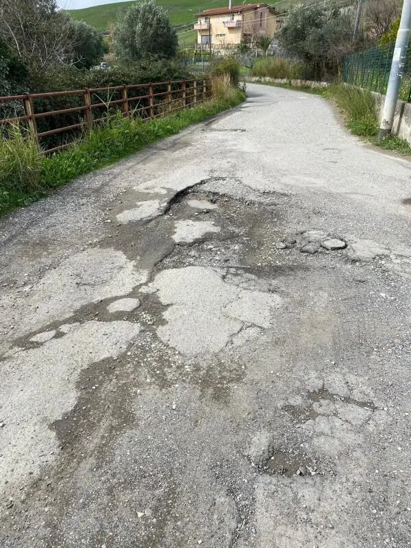 Catanzaro, Costa al sindaco: "Inaccettabile la condizione delle strade in Contrada Guglia" images Catanzaro, Costa al sindaco: "Inaccettabile la condizione delle strade in Contrada Guglia"