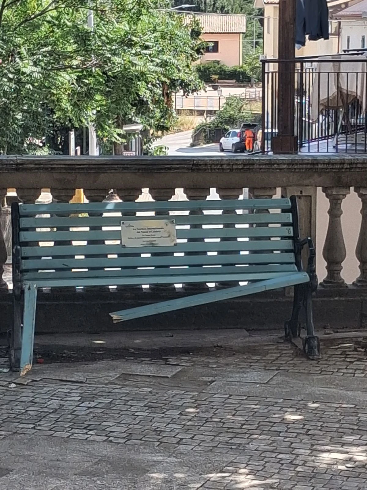 Notte movimentata a Sant'Elia: schiamazzi, rissa sfiorata e vandali in fuga all'arrivo dei carabinieri