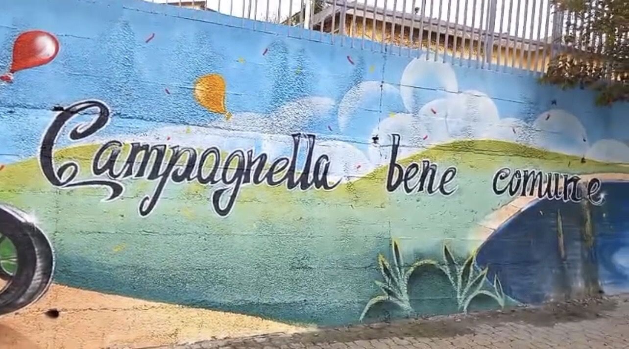 Catanzaro, il Comitato “Sala-Campagnella Bene Comune” regala al quartiere un murale per Natale images Catanzaro, il Comitato “Sala-Campagnella Bene Comune” regala al quartiere un murale per Natale