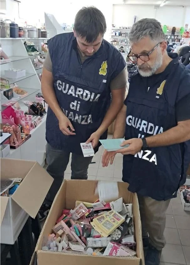 Blitz della Finanza a Lamezia: sequestrati oltre 200 mila prodotti non a norma