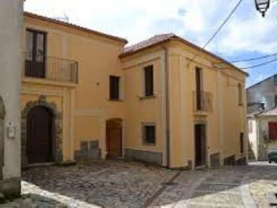 Natale a Torre di Ruggiero,  l'opposizione in Consiglio comunale denuncia l'isolamento