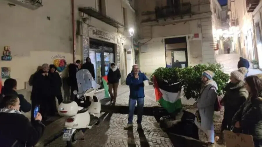 Catanzaro, in piazza per la Palestina: 'Non ci arrenderemo mai' images Catanzaro, in piazza per la Palestina: 'Non ci arrenderemo mai'
