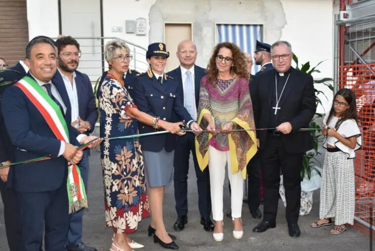 images Cirò Marina, posta la prima pietra per il costruendo
Commissariato di Pubblica Sicurezza
 