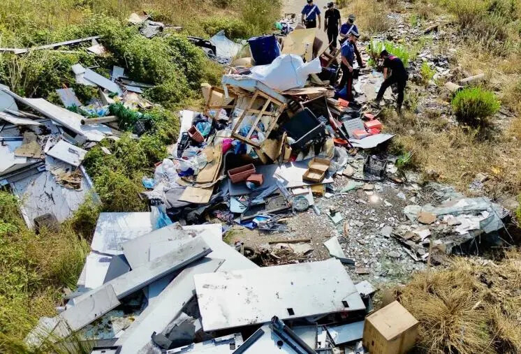 images Sequestrata a Zungri nel Vibonese una discarica abusiva in area agricola