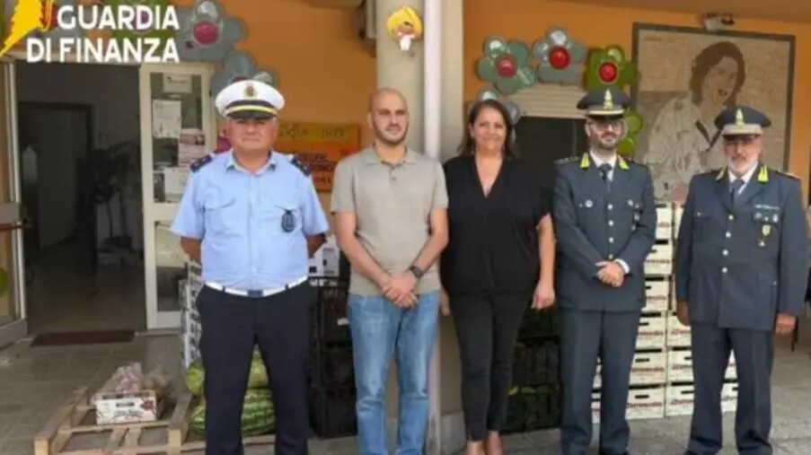 images Abusivismo commerciale a Vibo, la Finanza sequestra 2 tonnellate di frutta e verdura  