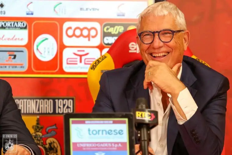 Catanzaro Capitale: parla il presidente dei giallorossi Floriano Noto (GUARDA LA DIRETTA) images Catanzaro Capitale: parla il presidente dei giallorossi Floriano Noto (GUARDA LA DIRETTA)