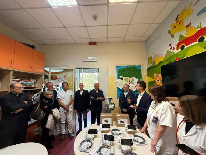 Cosenza, consegnati 7 pulsossimetri al reparto di pediatria dell’Annunziata