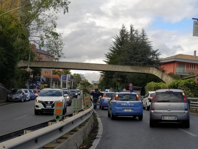 images Catanzaro. Ancora un incidente su Viale de Filippis: coinvolta un'auto