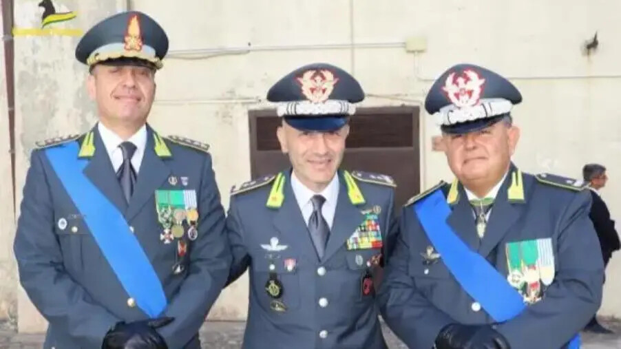 Avvicendamento al vertice della Guardia di Finanza di Catanzaro: Pierpaolo Manno succede a Grimaldi images Avvicendamento al vertice della Guardia di Finanza di Catanzaro: Pierpaolo Manno succede a Grimaldi