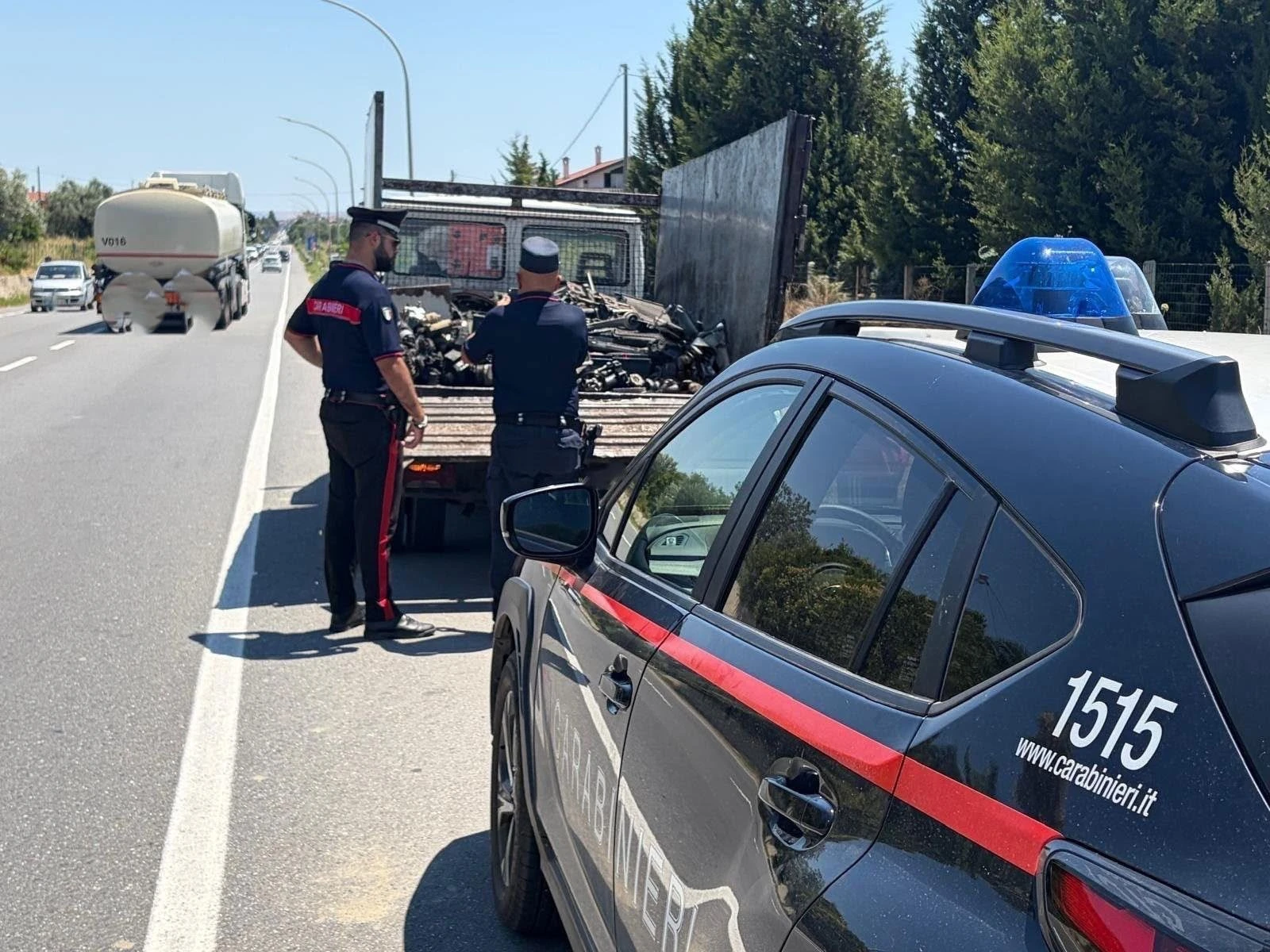 Sellia Marina, i Carabinieri sequestrano 700 chili di rifiuti: denunciate tre persone per trasporto illecito 