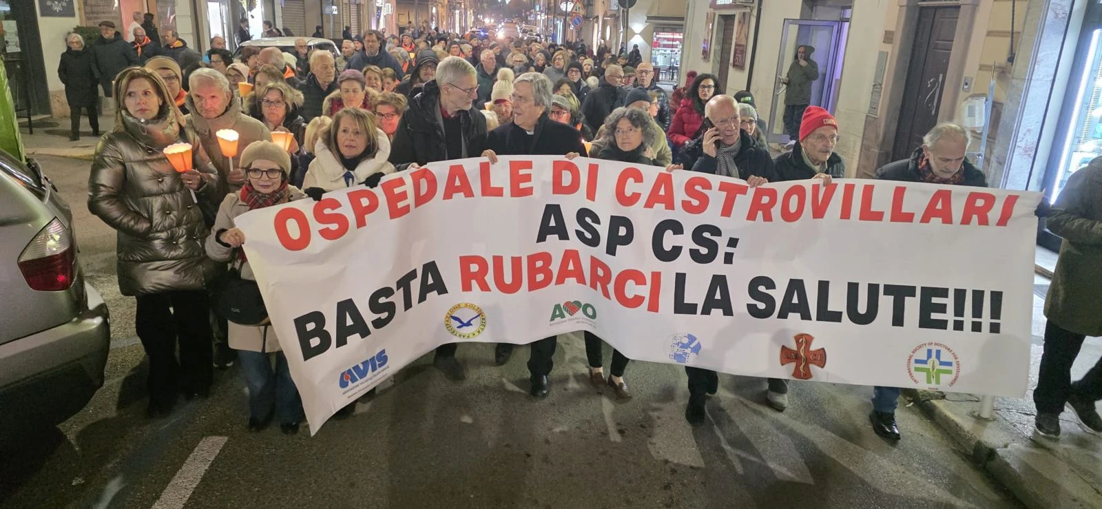 Fiaccolata per l'ospedale di Castrovillari, il comitato delle associazioni: "In piazza per la difesa dei diritti"