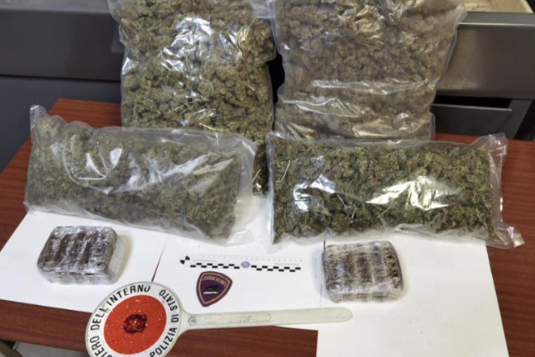 Crotone, in auto con quattro chili di sostanze stupefacenti: arrestato un 31enne images Crotone, in auto con quattro chili di sostanze stupefacenti: arrestato un 31enne