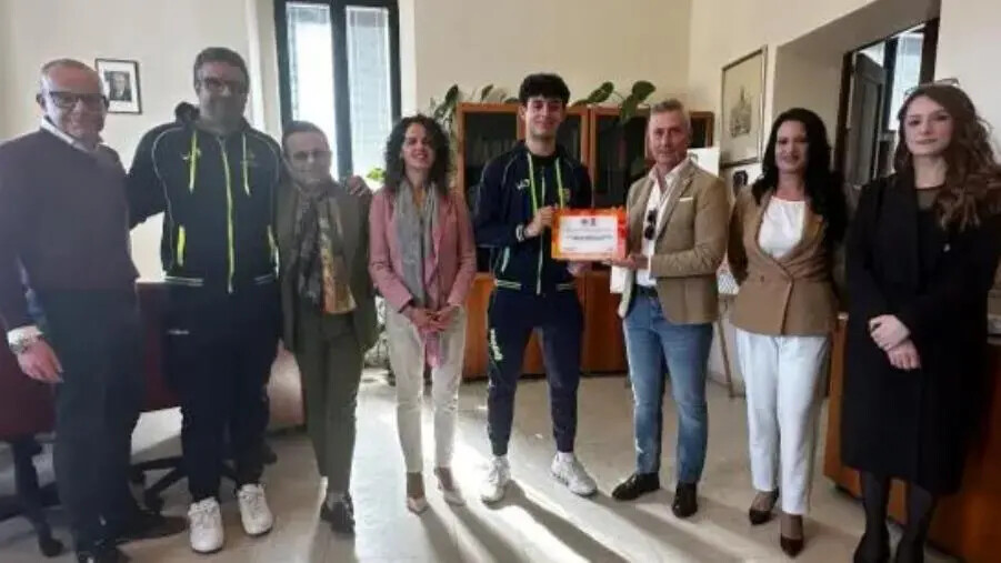 Volley giovanile a Taurianova, il sindaco Biasi premia le 2 squadre dopo i successi regionali images Volley giovanile a Taurianova, il sindaco Biasi premia le 2 squadre dopo i successi regionali