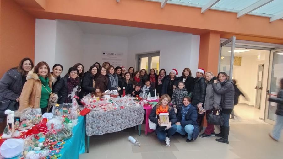 images Al plesso Passo di Salto della scuola Primaria “IC Casalinuovo” la magia dei Mercatini di Natale