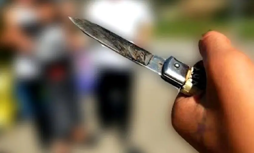 Denuncia shock a Catanzaro: “Mio figlio dodicenne accoltellato davanti scuola, tutti sapevano” images Denuncia shock a Catanzaro: “Mio figlio dodicenne accoltellato davanti scuola, tutti sapevano”