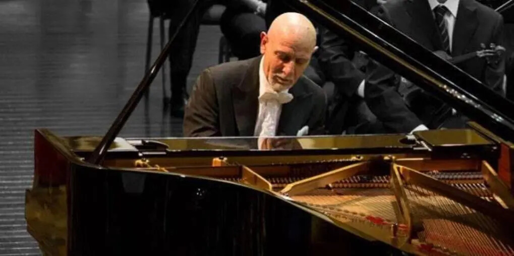 AMA Calabria, a Lamezia il pianista Roberto Cappello e il suo viaggio del cuore images AMA Calabria, a Lamezia il pianista Roberto Cappello e il suo viaggio del cuore