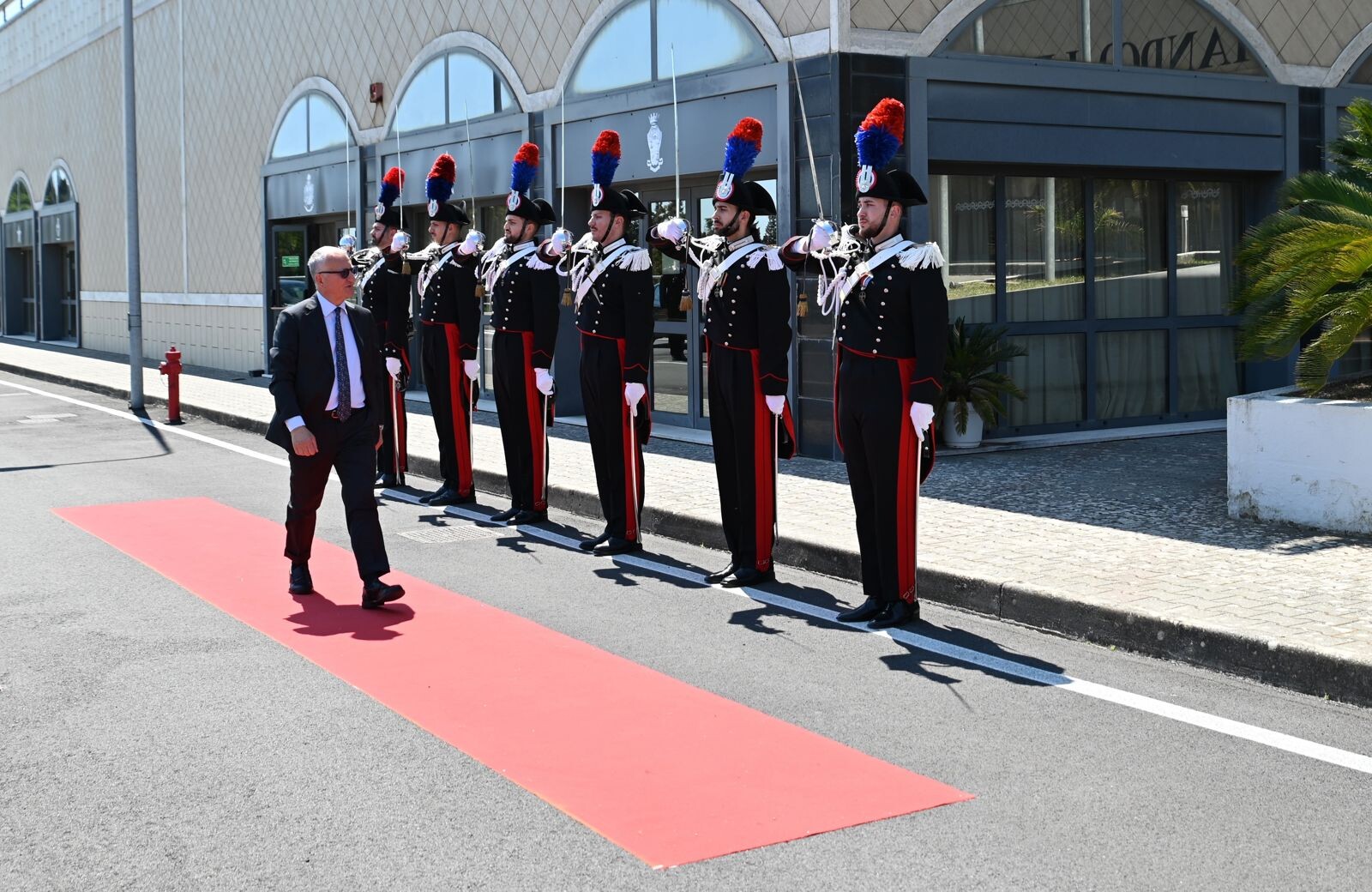 Catanzaro, il prefetto in visita di commiato nella sede del Comando Legione Carabinieri Calabria images Catanzaro, il prefetto in visita di commiato nella sede del Comando Legione Carabinieri Calabria