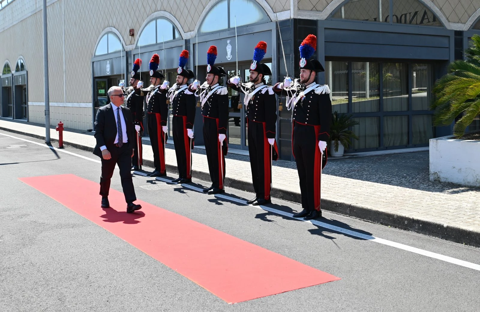 Catanzaro, il prefetto in visita di commiato nella sede del Comando Legione Carabinieri Calabria 